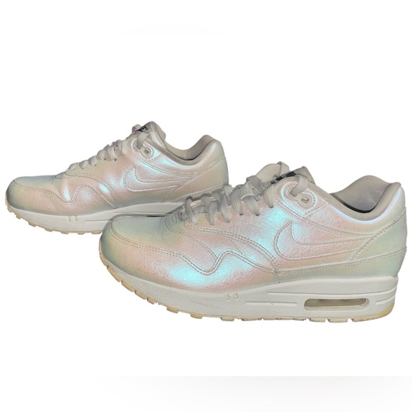 Nike Women's Iridescent AirMax - Picture 2 of 5